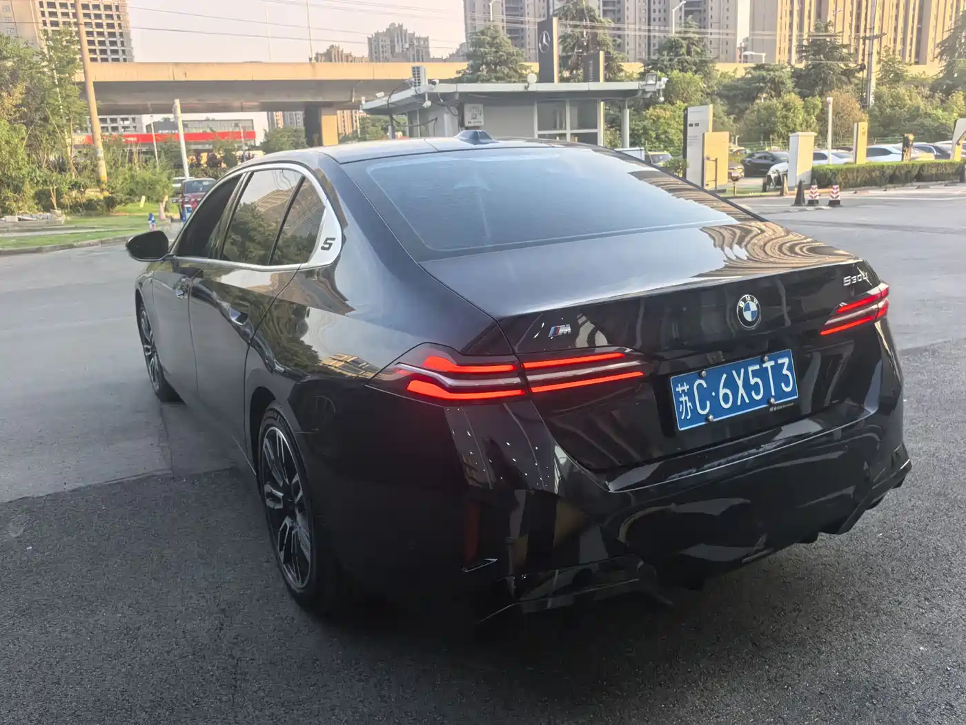 BMW 5 Series 2024 530Li Leading M Sport Package фото 7