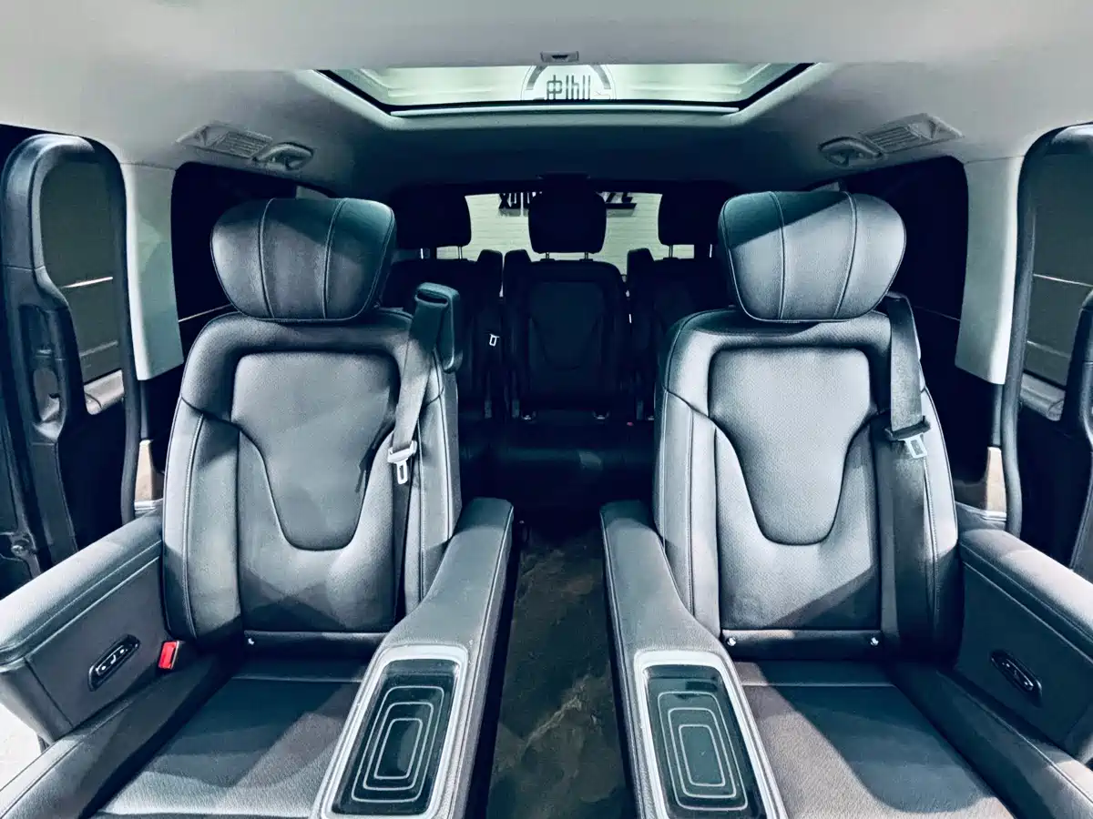 Mercedes-Benz V-Class 2022 V 260 L Long Wheelbase Prestige Edition фото 7