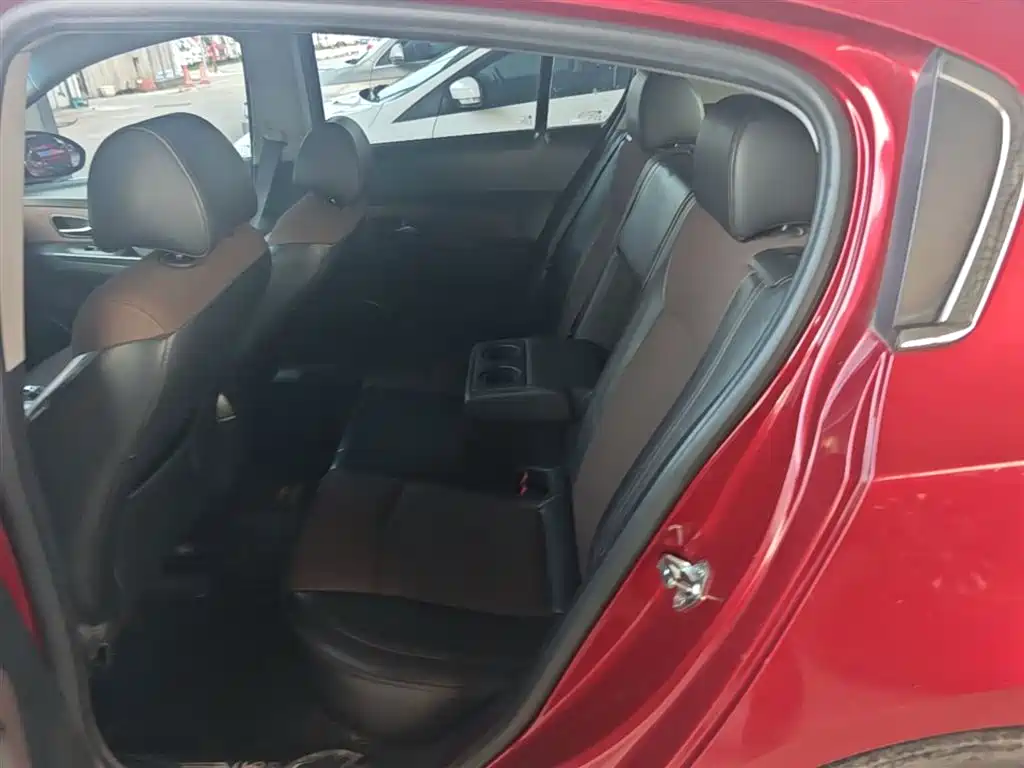 Chevrolet Cruze 2013 Hatchback 1.6L Automatic Luxury фото 17