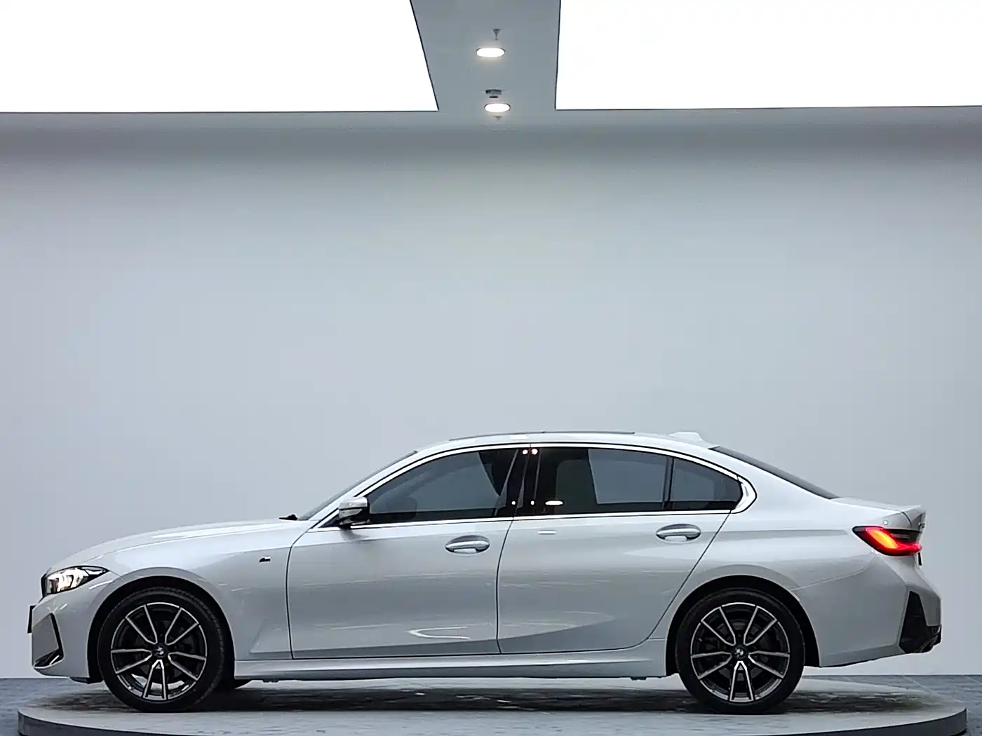 BMW 3 Series 2023 320Li M Sport Package фото 5