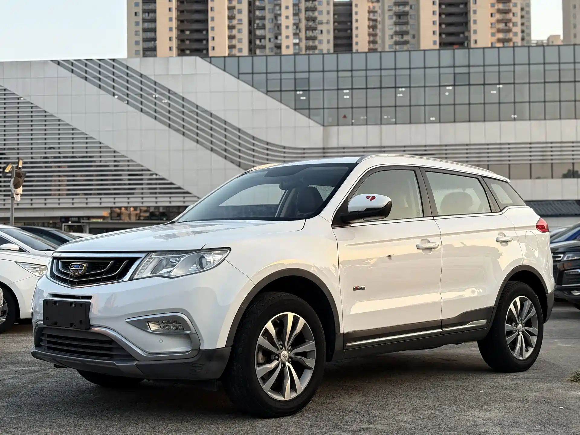 Фото 1 - Geely Atlas