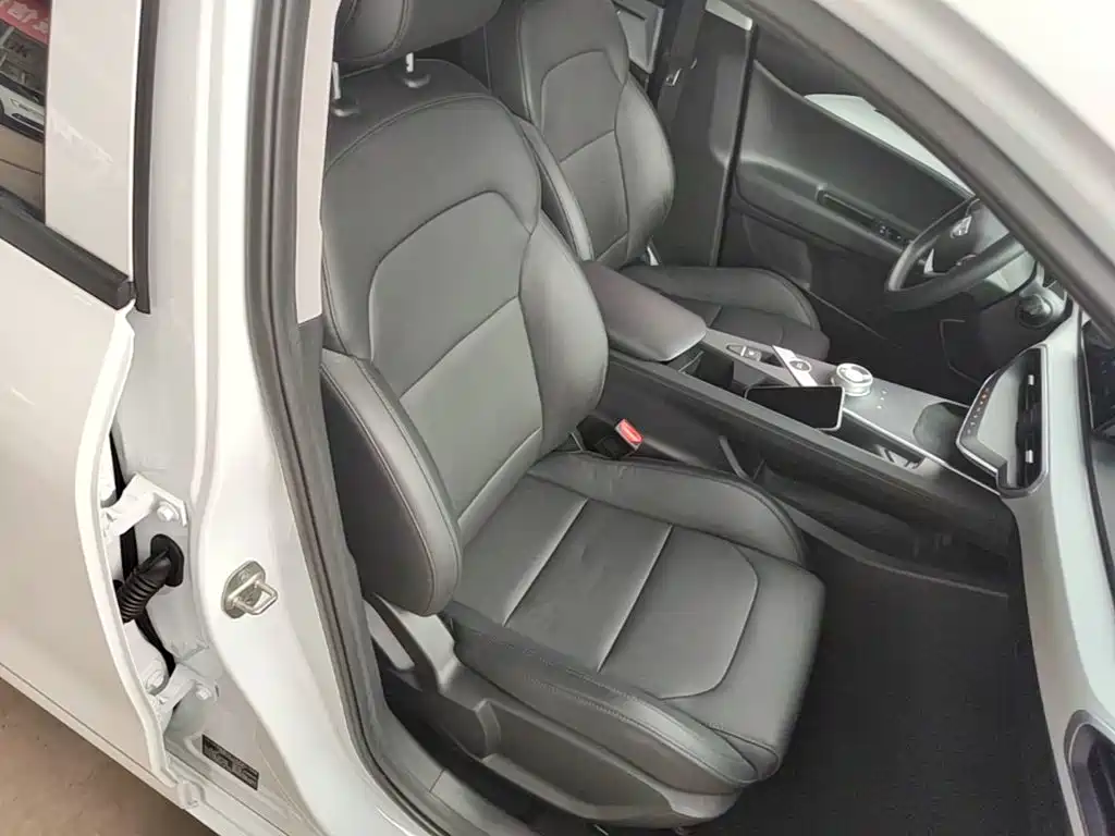 Фото 20 - Geely Geometry A