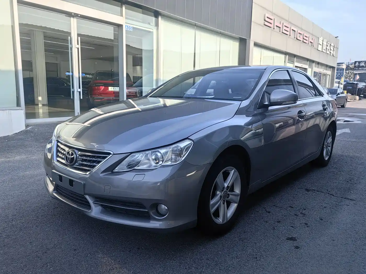 Photo 1 - Toyota Reiz