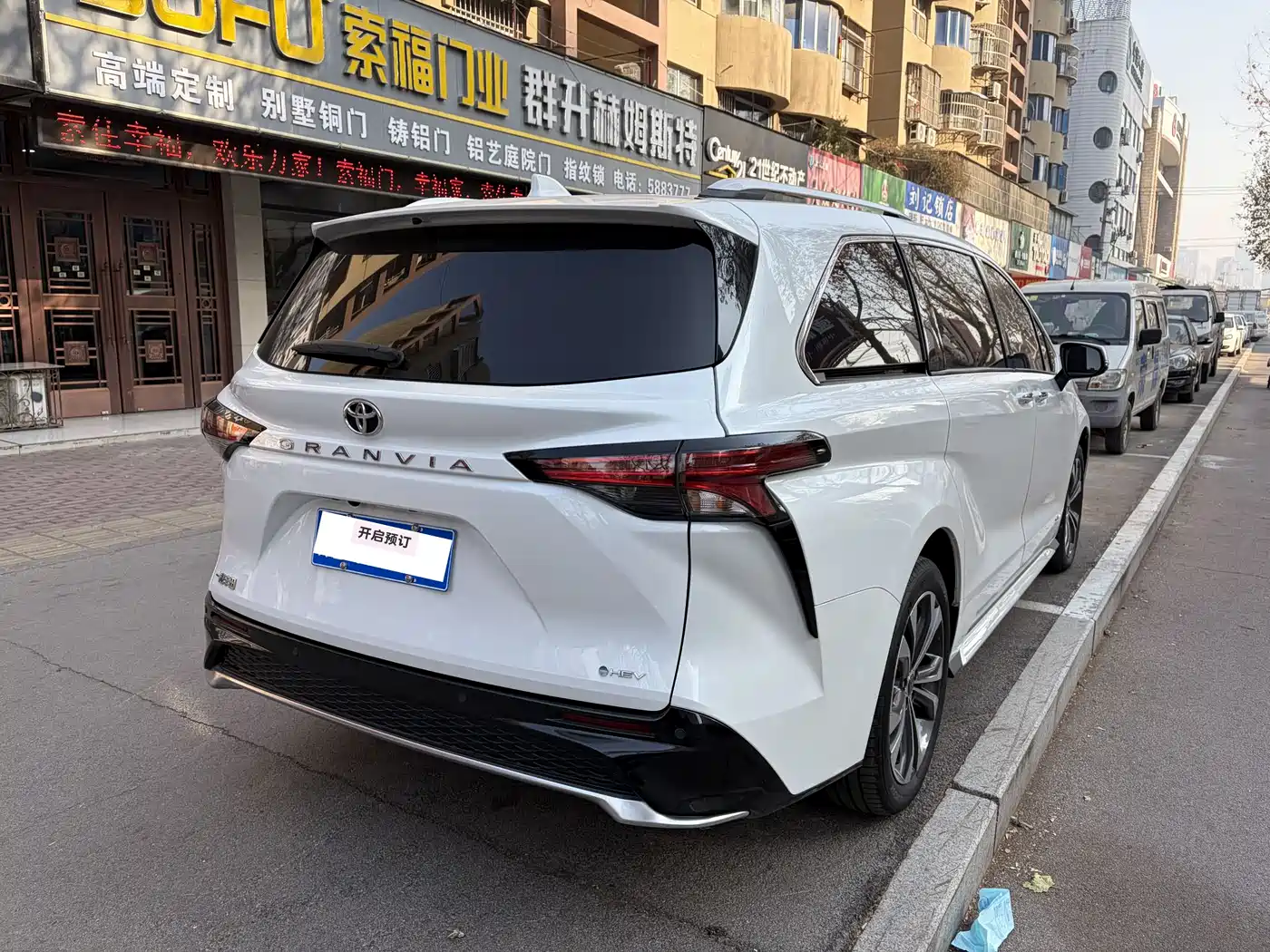 Toyota Granvia 2024 2.5L Hybrid Premium PLUS фото 8