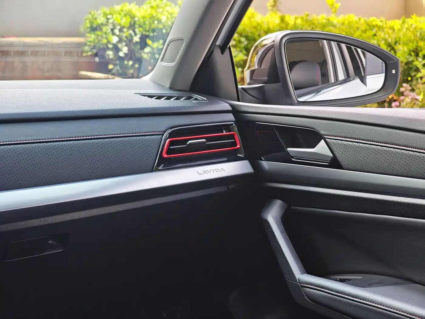 Volkswagen Lavida 2023 200TSI DSG Starlight Comfort Edition фото 9