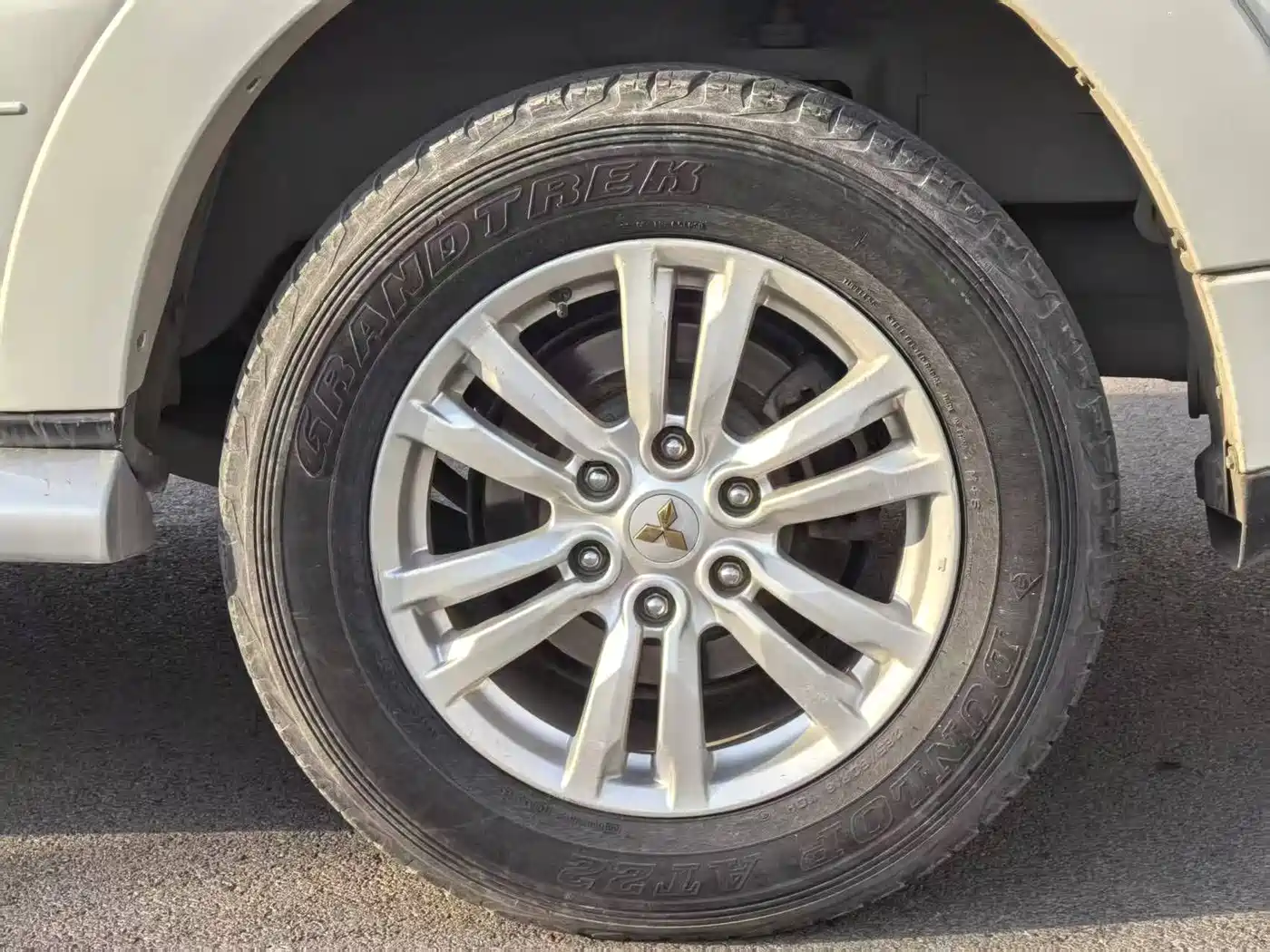 Mitsubishi Pajero (Import) 2018 3.0L Automatic Premium Edition фото 17