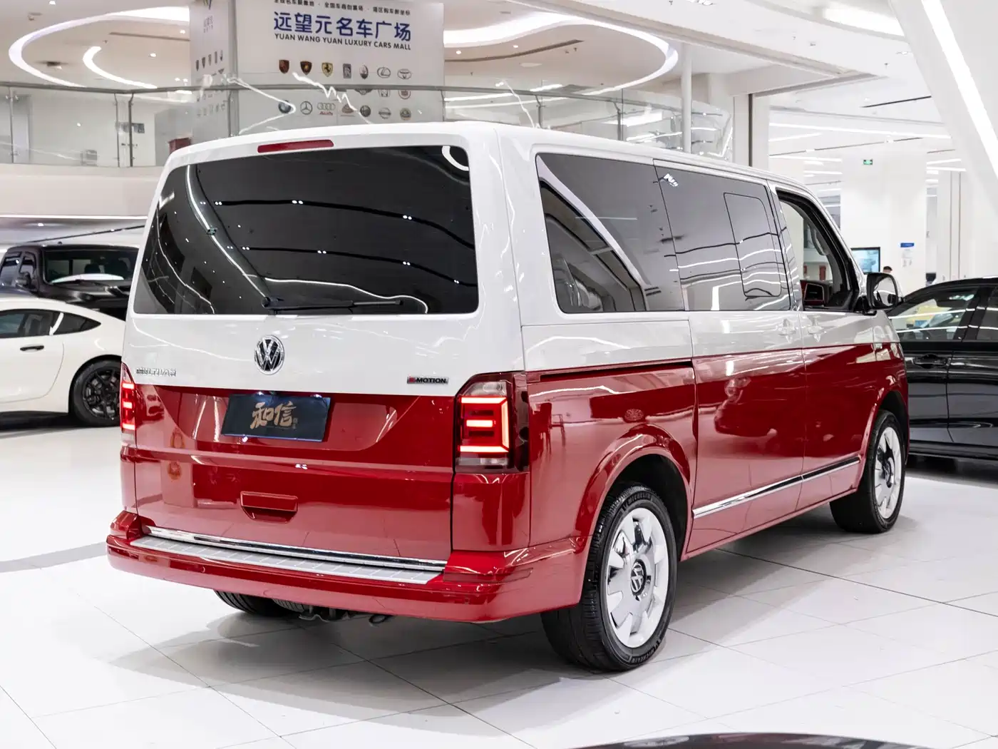 Volkswagen Multivan 2018 2.0TSI 4WD Leisure Edition 7-Seater фото 6