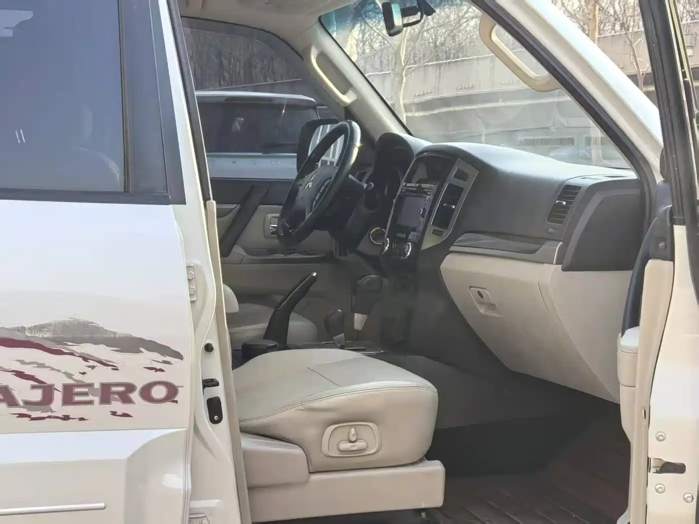 Mitsubishi Pajero (Import) 2018 3.0L Automatic Premium Edition фото 11
