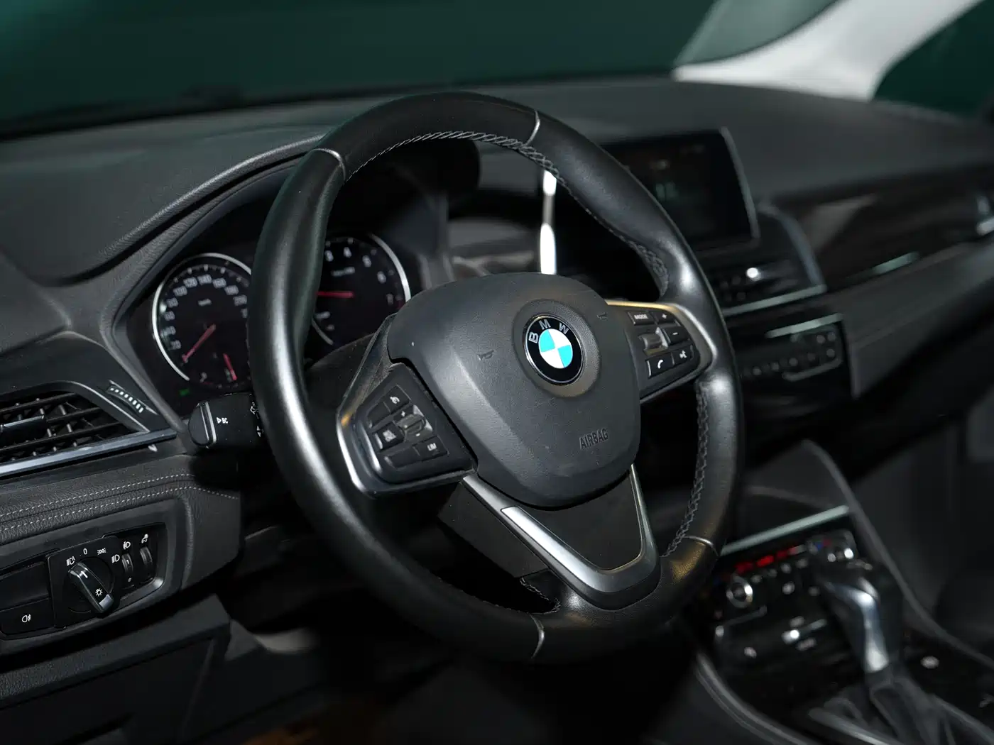 BMW 2 Series Touring 2018 Model 220i Luxury Package фото 15