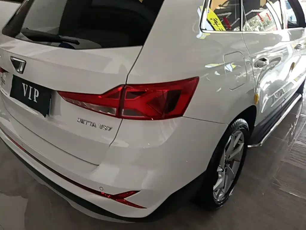Photo 8 - Jetta VS7