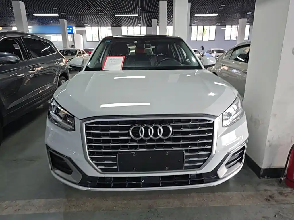 Photo 3 - Audi Q2L