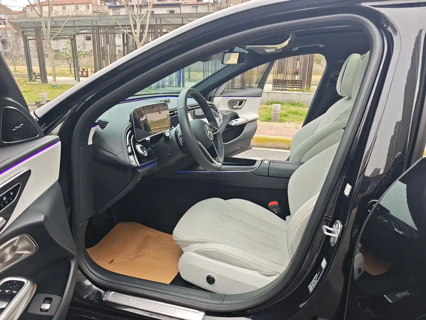 Mercedes-Benz E-Class 2024 Model E 300 L Luxury фото 4