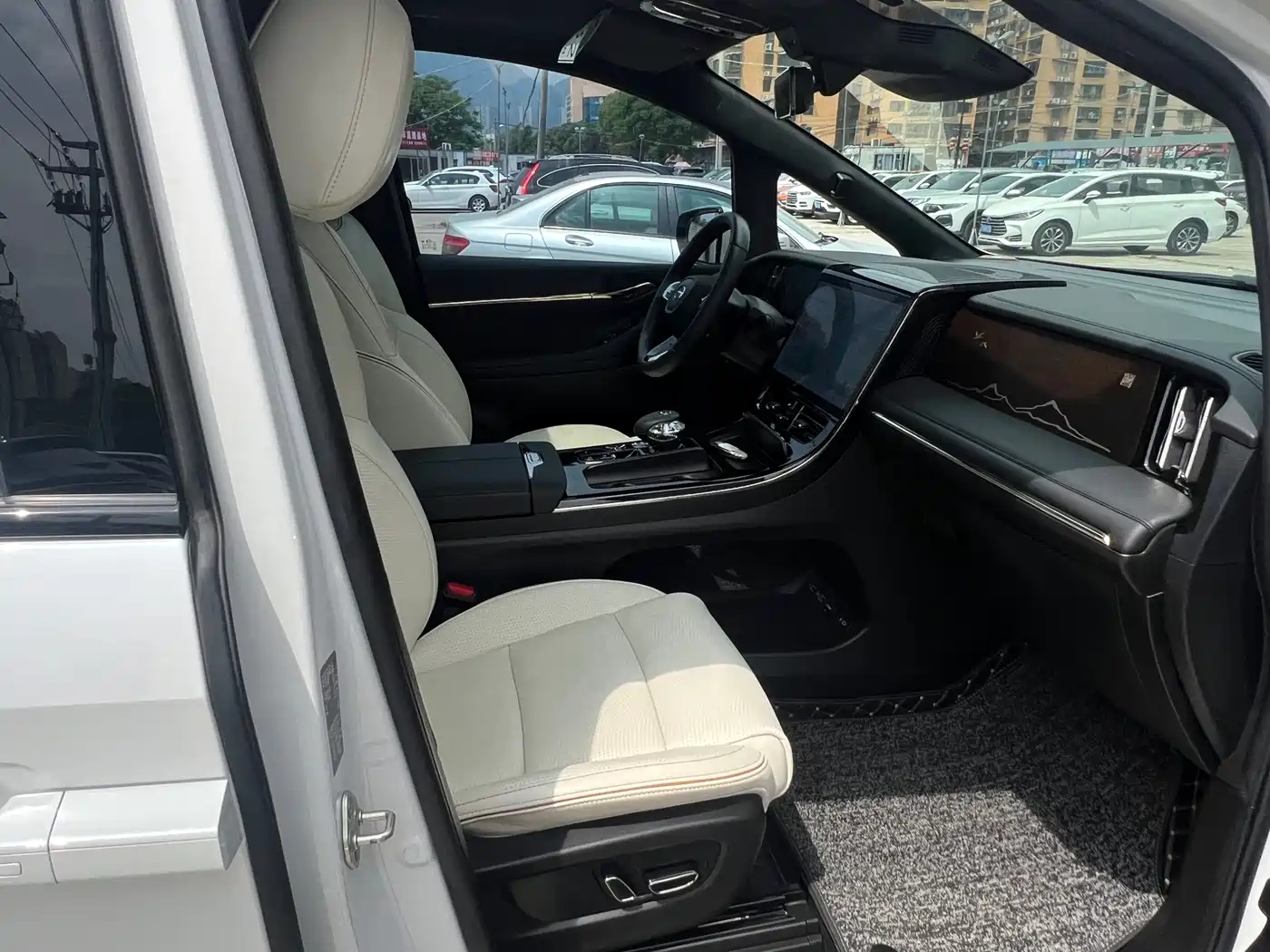 GAC Trumpchi Trumpchi M8 2023 Model Master Series Hybrid Royal Edition фото 16