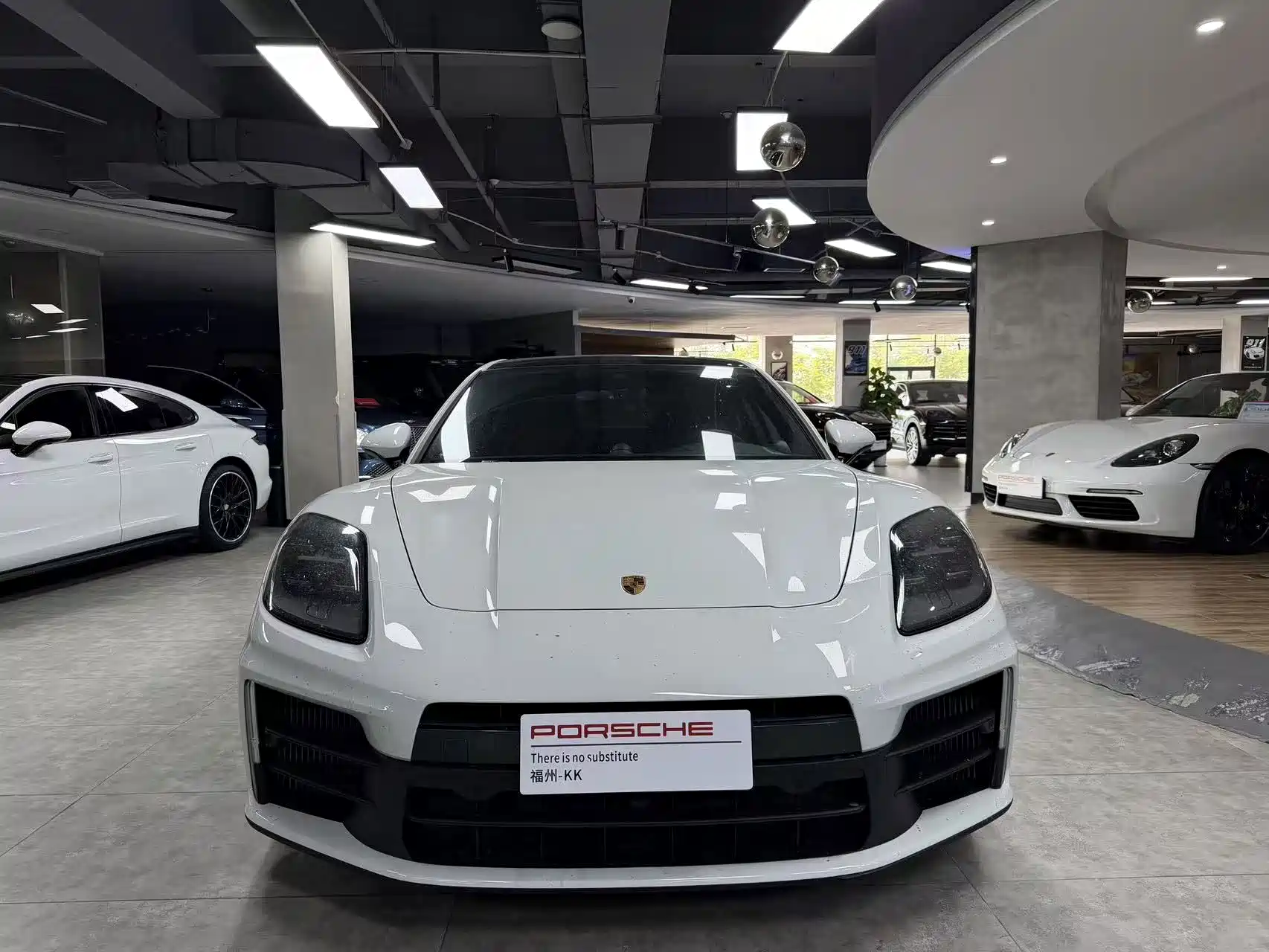 Фото 3 - Porsche Panamera