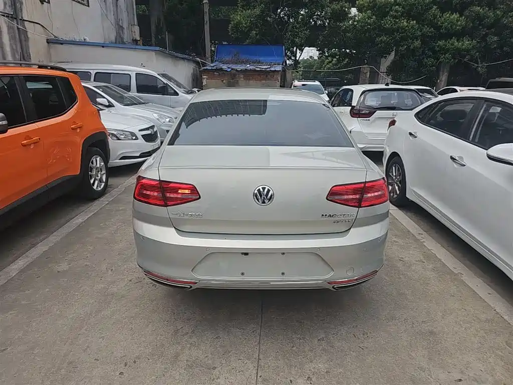 Volkswagen Magotan 2017 330TSI DSG Luxury фото 6