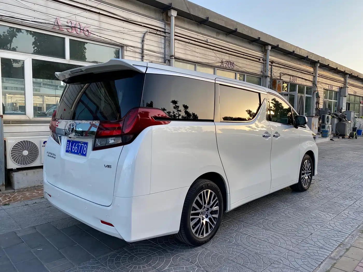 Toyota Alphard 2015 3.5L Luxury Edition фото 4