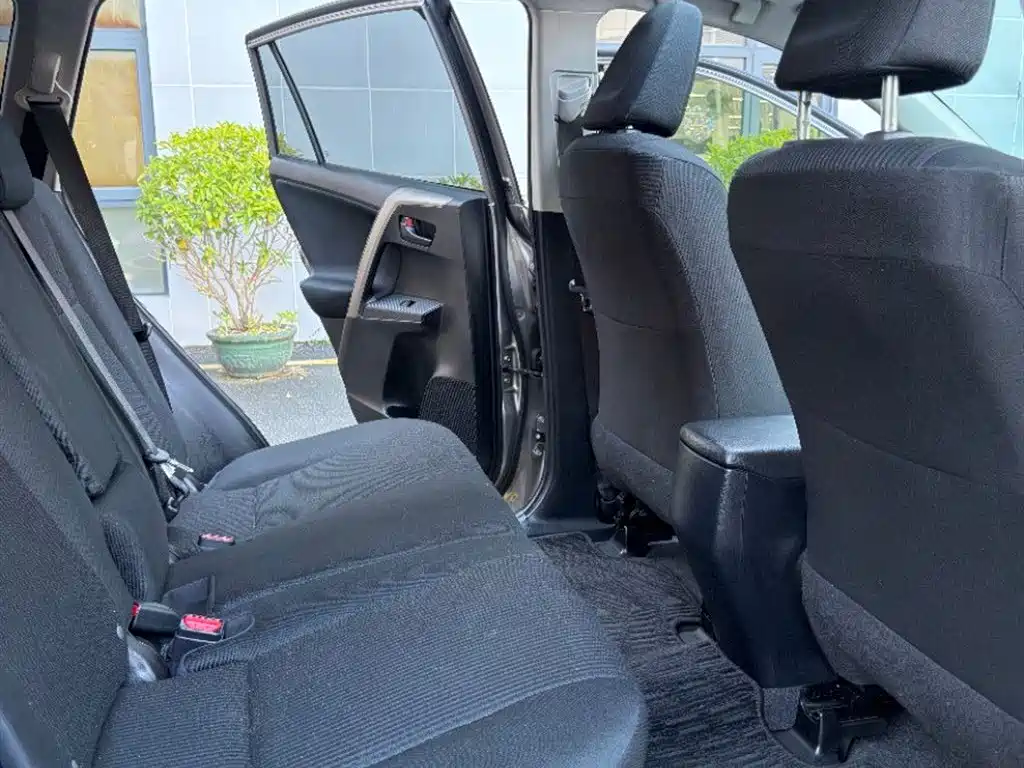 Toyota RAV4 Rongfang 2015 2.0L CVT 2WD Trend Edition фото 5