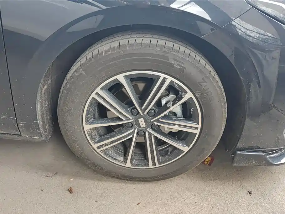 Geely Galaxy Galaxy A7 2025 EM-i 70km Luxury Edition фото 6