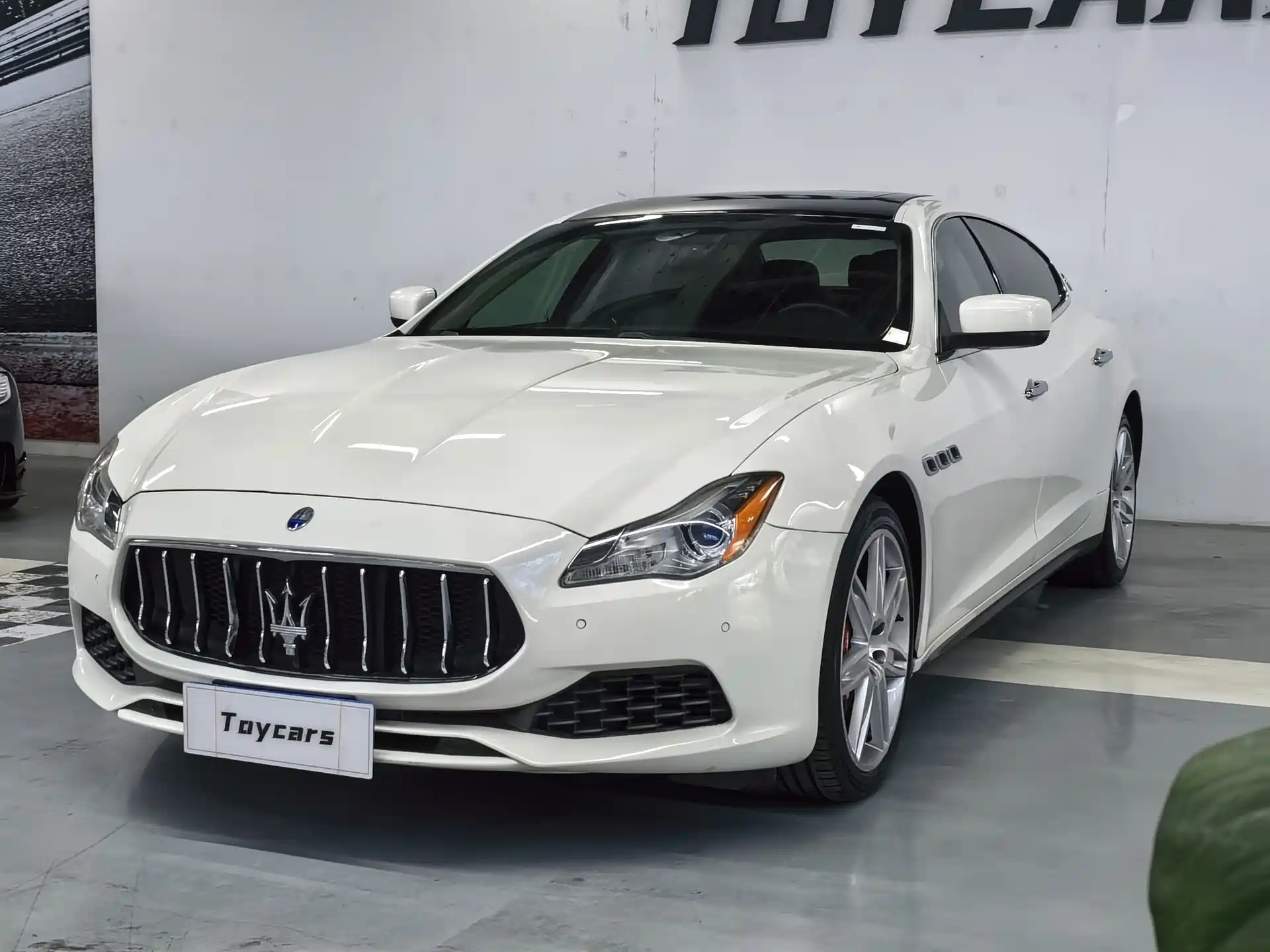 Photo 5 - Maserati Quattroporte
