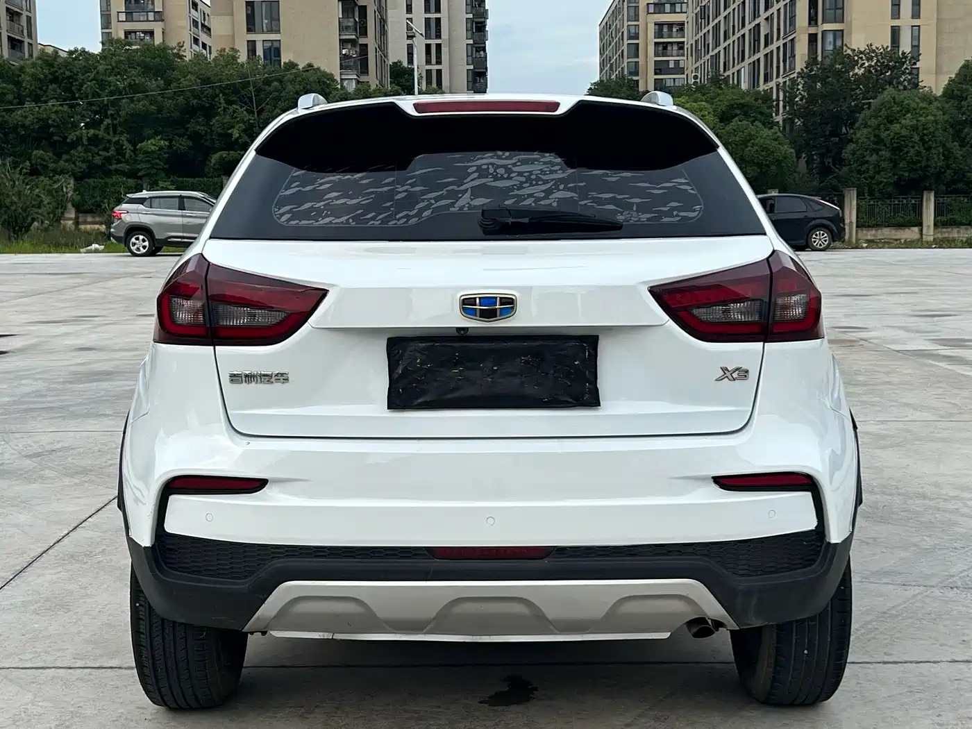 Фото 12 - Geely Vision X3