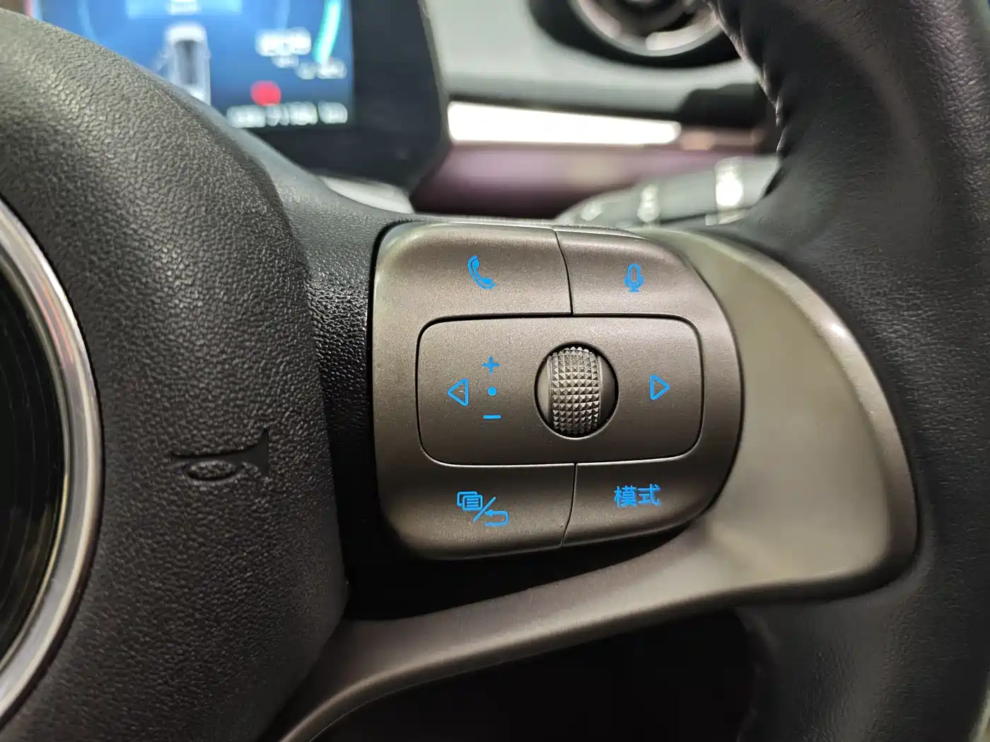 BYD Dolphin 2021 Model 405km Fashion Edition фото 14