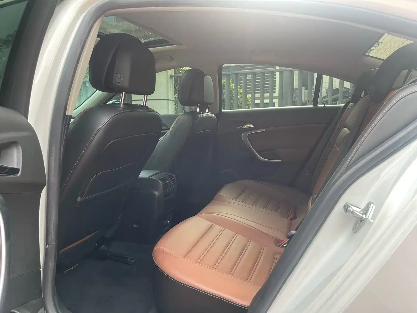 Photo 8 - Buick Regal