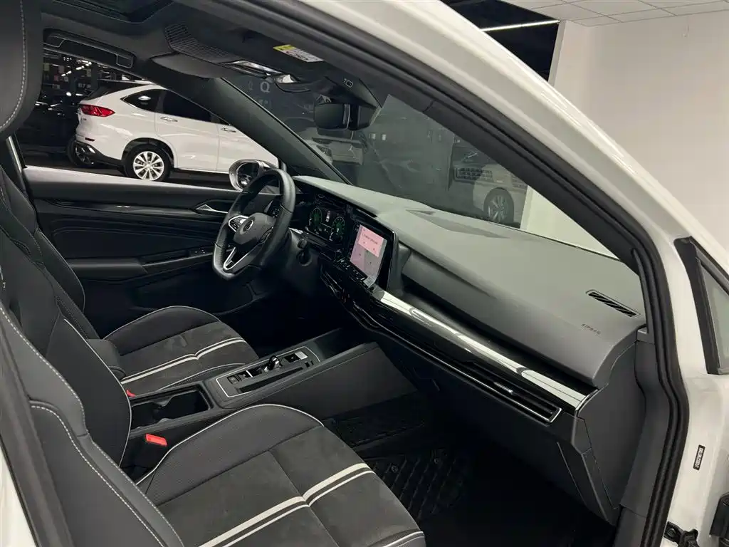 Volkswagen Golf 2021 280TSI DSG R-Line фото 16