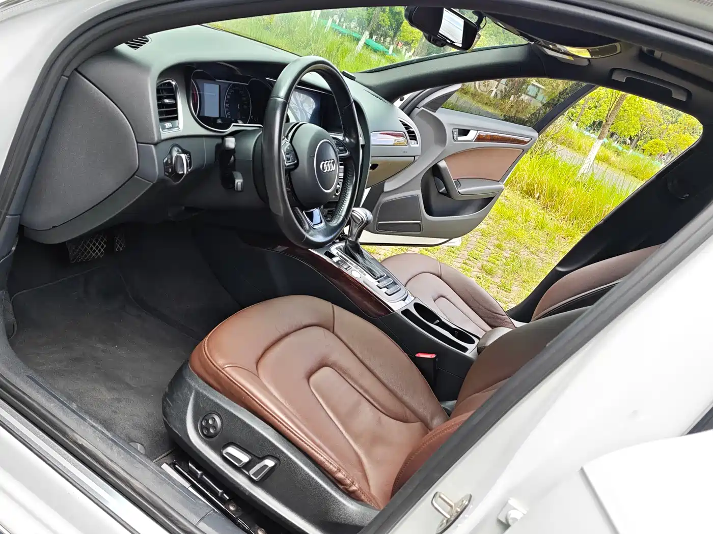 Audi A4L 2016 35 TFSI Collector's Edition S line Comfort фото 9