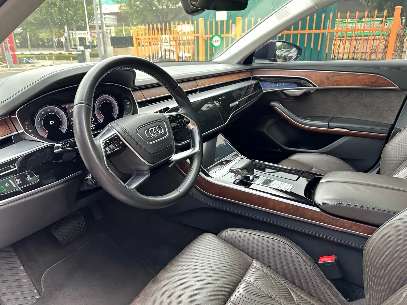 Фото 9 - Audi A8