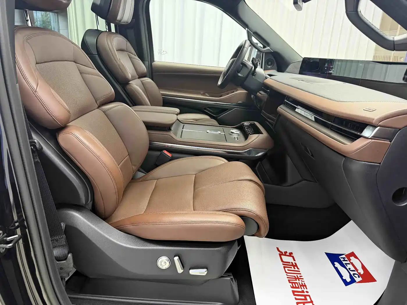 Фото 20 - Lincoln Navigator