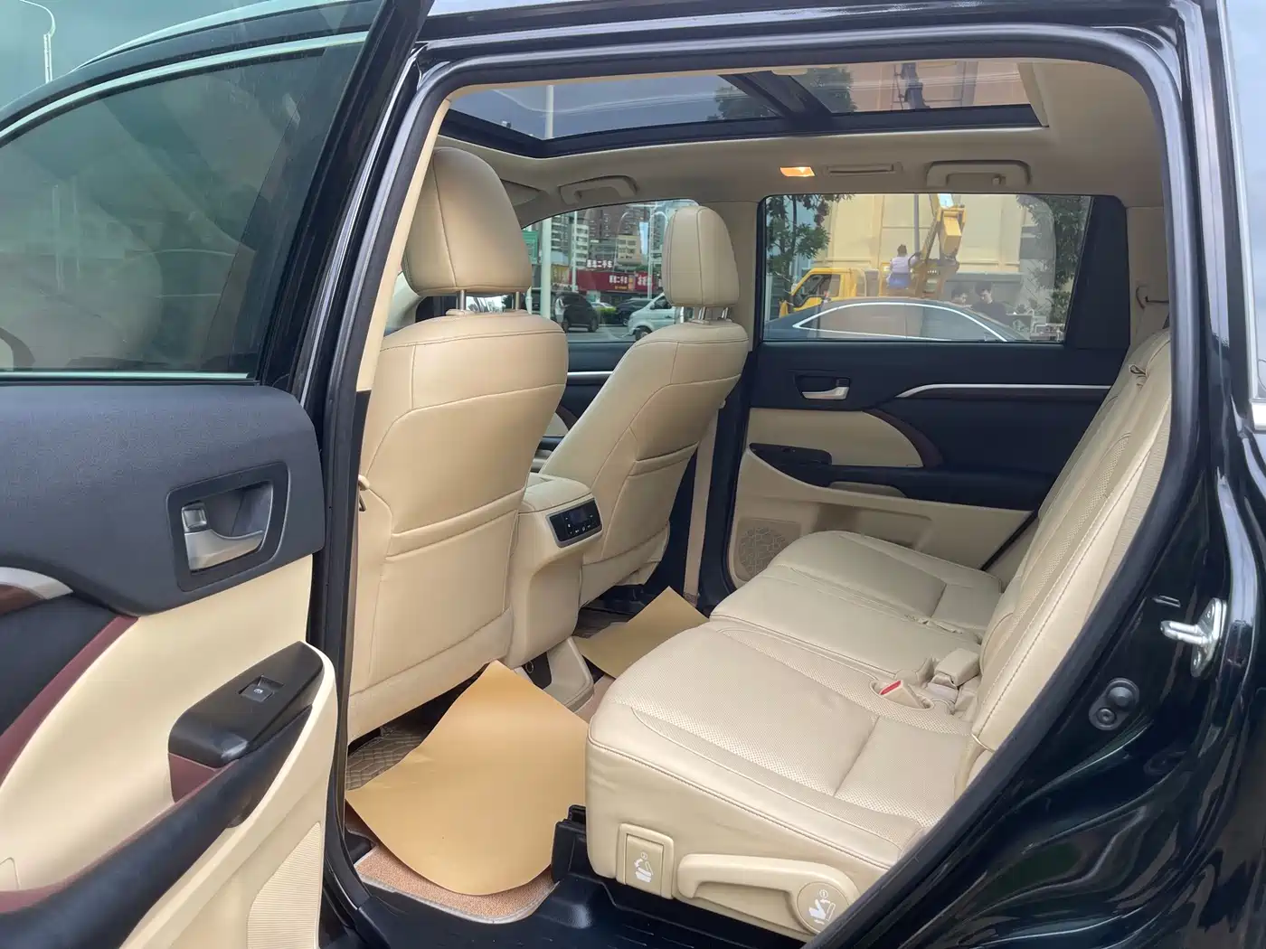 Photo 12 - Toyota Highlander