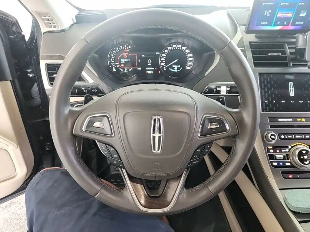 Photo 11 - Lincoln MKZ