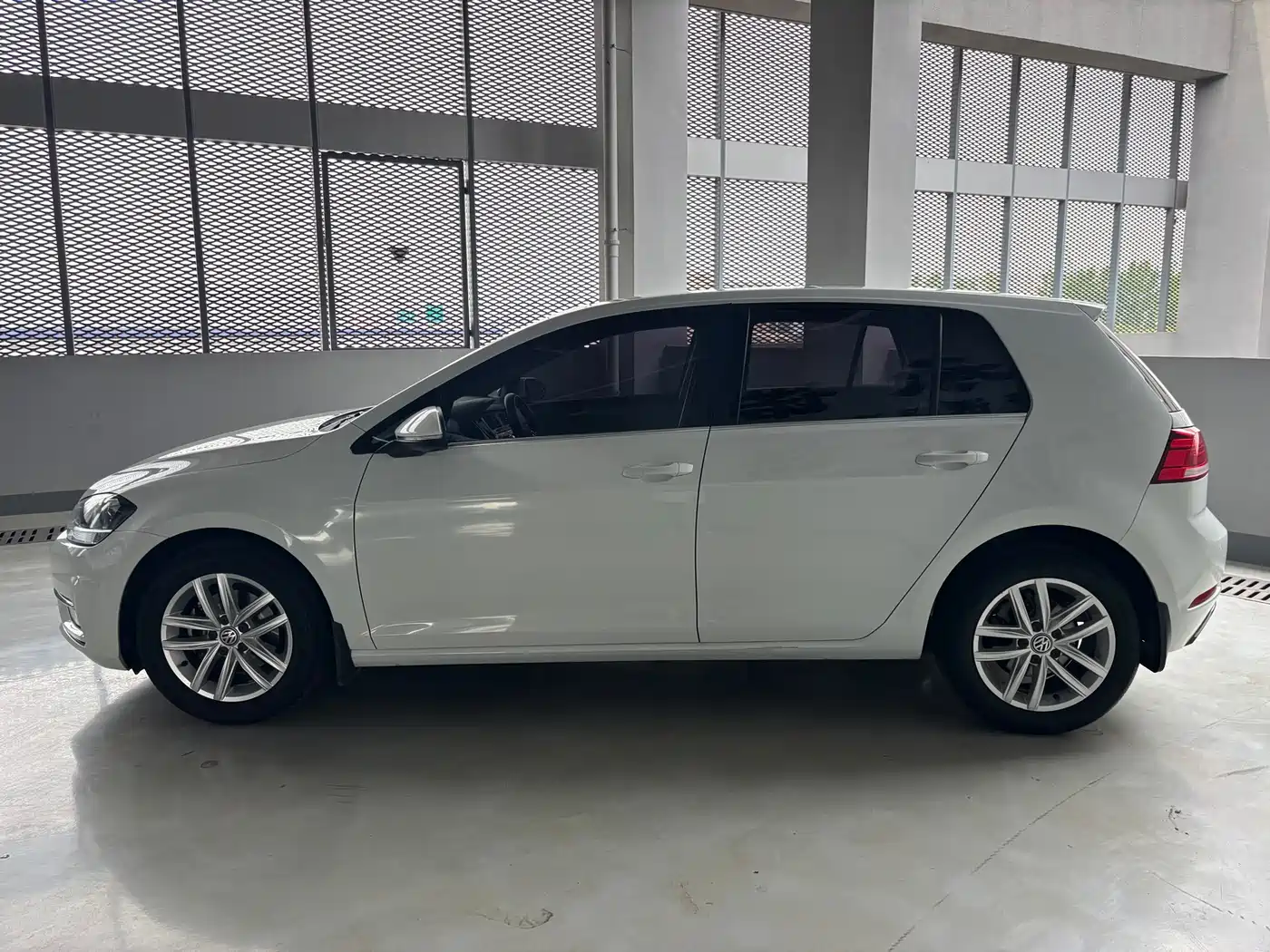 Volkswagen Golf 2018 1.6L Automatic Comfort фото 10