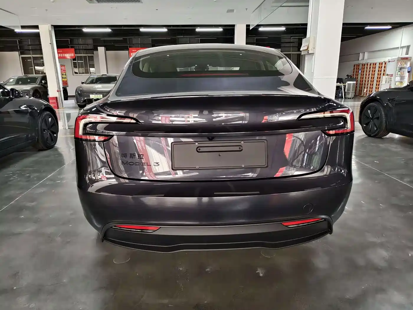 Tesla Model 3 2026 2025 Model Year Facelift Rear-Wheel Drive