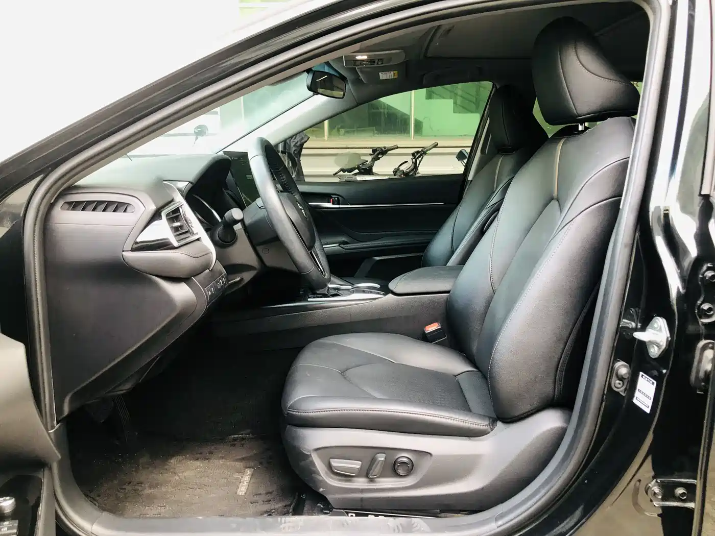 Toyota Camry 2023 2.0G Luxury Edition фото 12