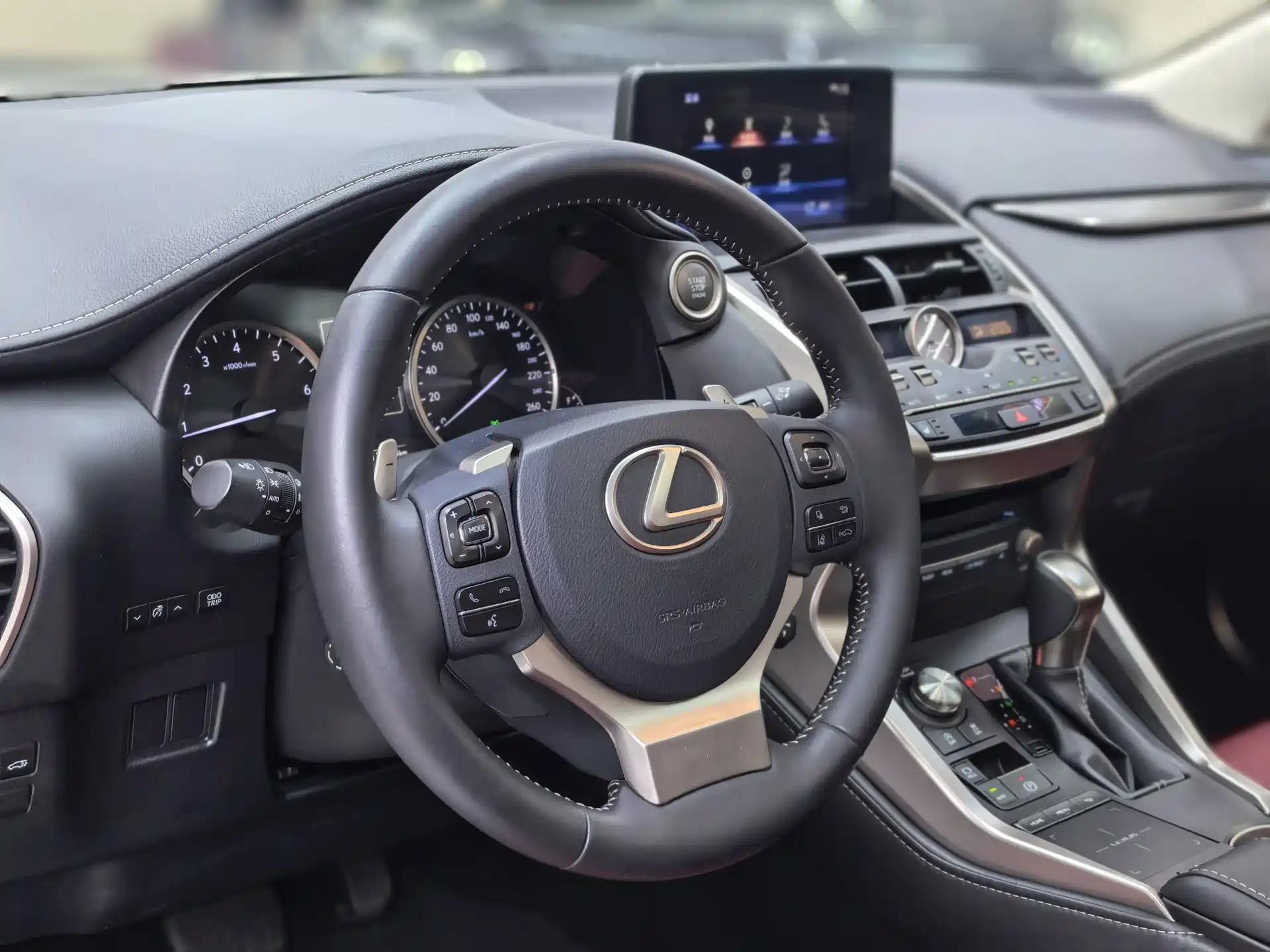 Фото 15 - Lexus NX