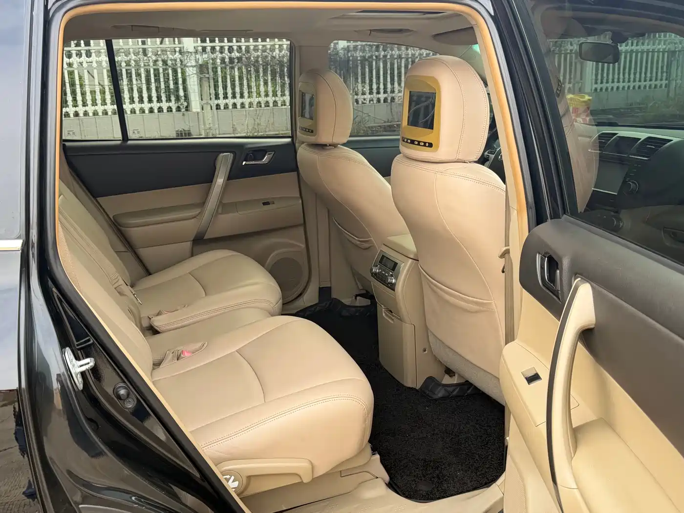 Toyota Highlander 2012 2.7L 2WD 7-Seater Luxury Edition фото 12