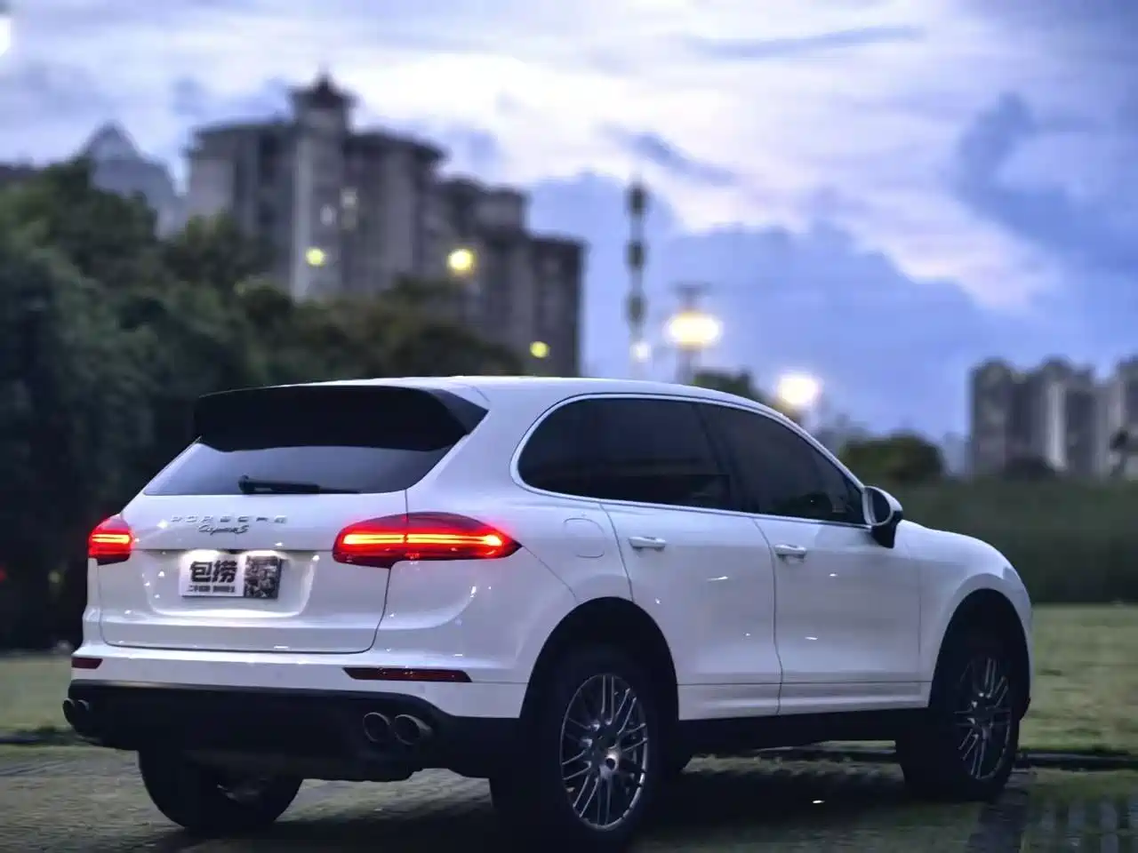 Photo 6 - Porsche Cayenne