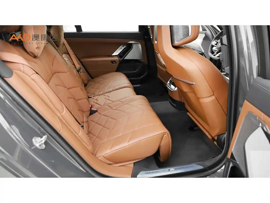BMW 7 Series 2023 740Li Exclusive M Sport Package фото 8