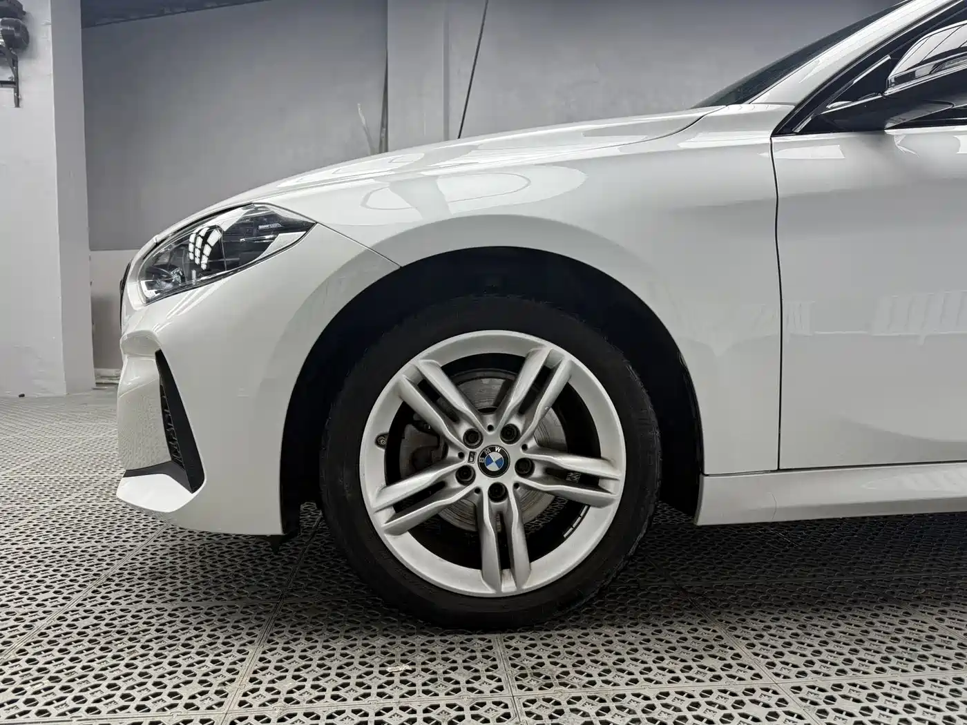 BMW 1 Series 2021 120i M Sport Shadow Edition фото 9