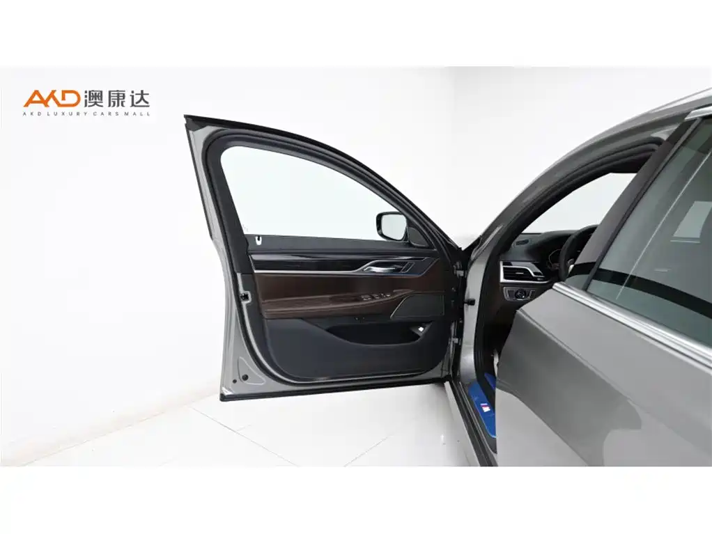 BMW 7 Series 2021 Model 740Li Leading M Sport Package фото 10
