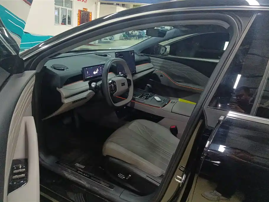 Geely Galaxy Galaxy Xingyao 8 2025 130km EM-i Premium Edition фото 9
