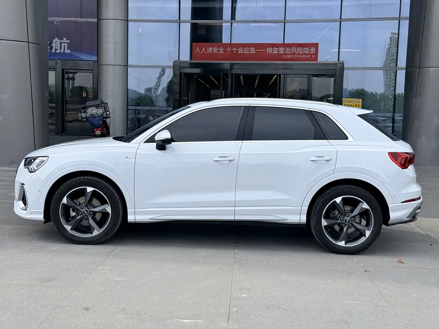 Фото 4 - Audi Q3