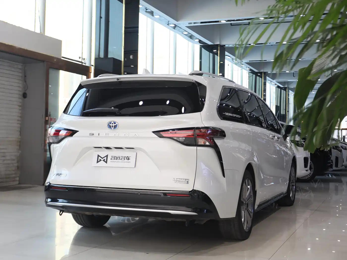 Toyota Sienna 2023 2.5L Hybrid Premium Edition фото 21