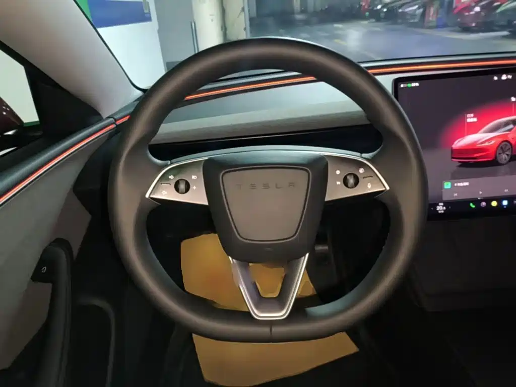 Фото 11 - Tesla Model 3