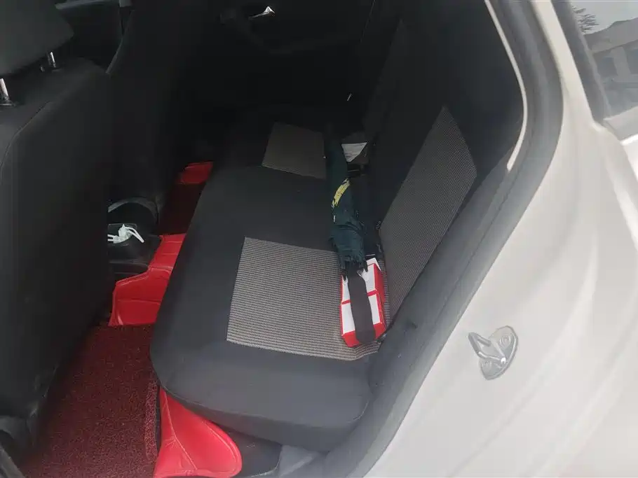 Volkswagen Polo 2014 1.4L Manual Trend Edition фото 11