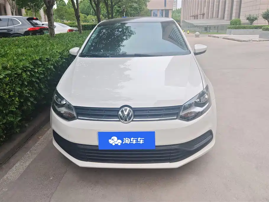 Volkswagen Polo 2014 1.4L Manual Trend Edition фото 2