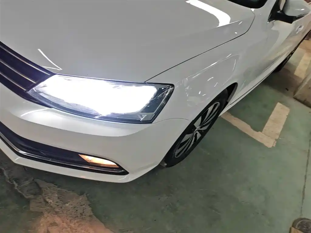 Volkswagen Sagitar 2018 180TSI DSG Premium Edition фото 24