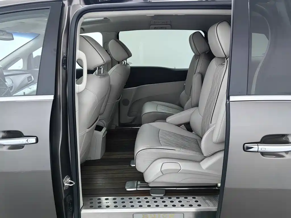 Фото 15 - Buick GL8