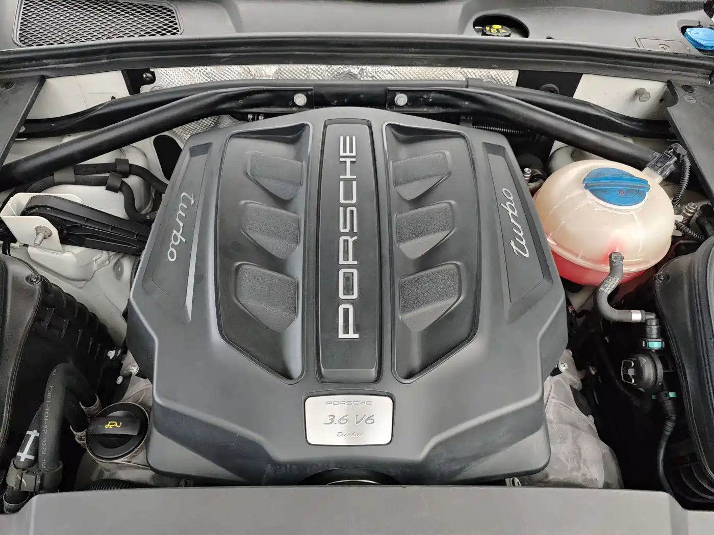 Porsche Macan 2016 Macan Turbo 3.6T фото 11